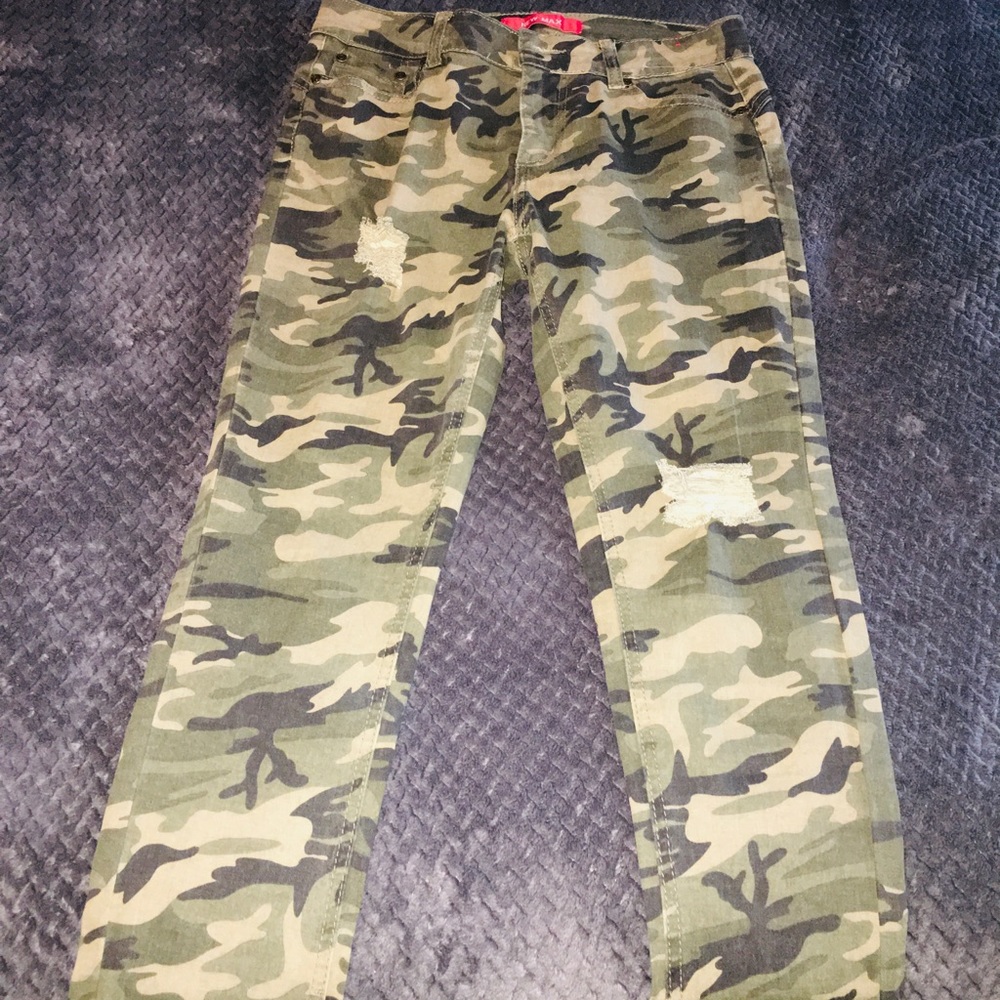 Camo distressed jeans size 10